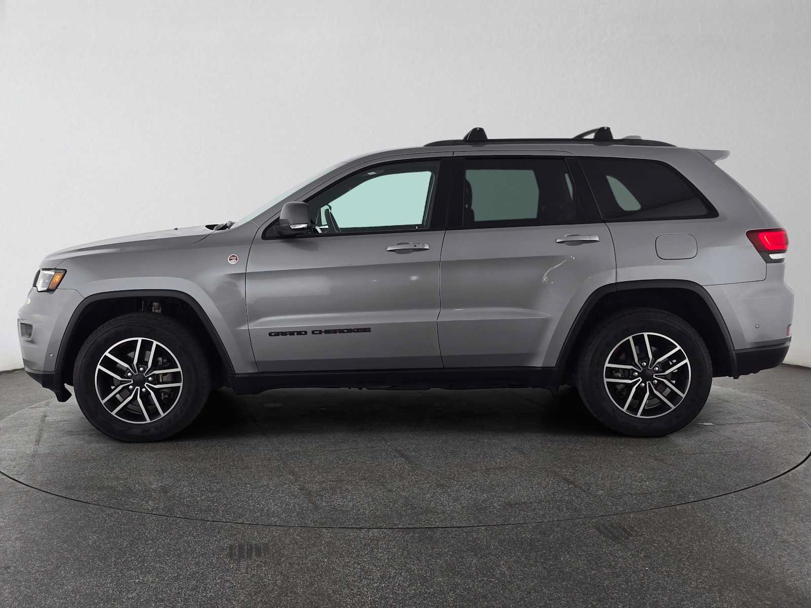 Used 2020 Jeep Grand Cherokee Trailhawk w/ Premium Lighting Group AWD/4WD image 6