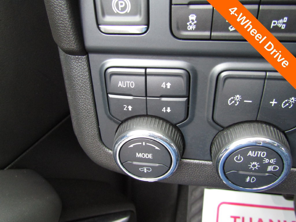 Used 2025 Chevrolet Suburban High Country AWD/4WD image 16
