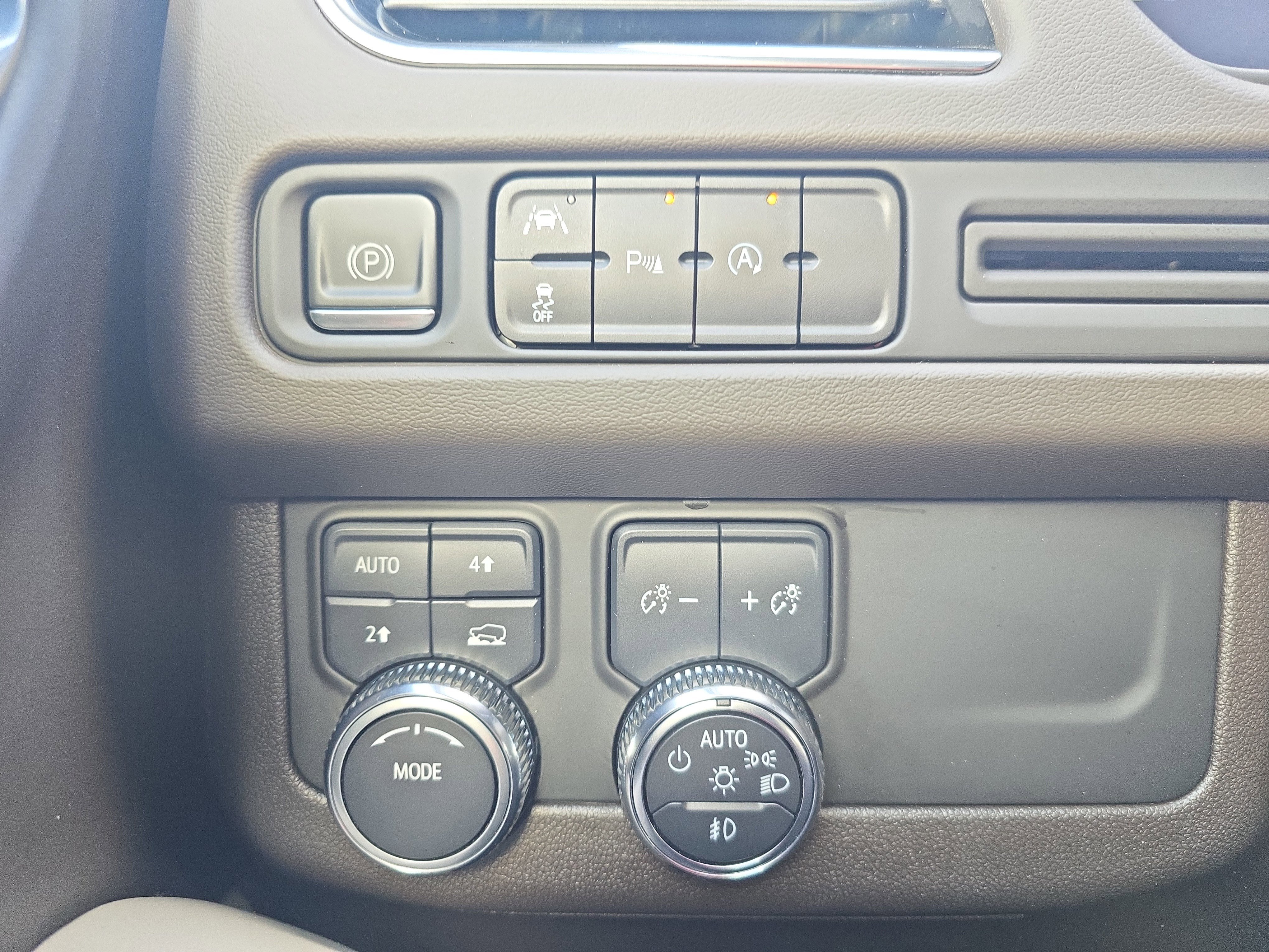 Used 2023 GMC Yukon SLT image 23