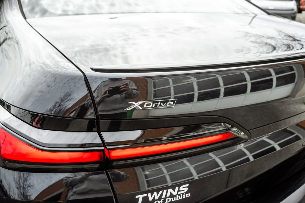 Used 2023 BMW 760i xDrive w/ Executive Package image 43