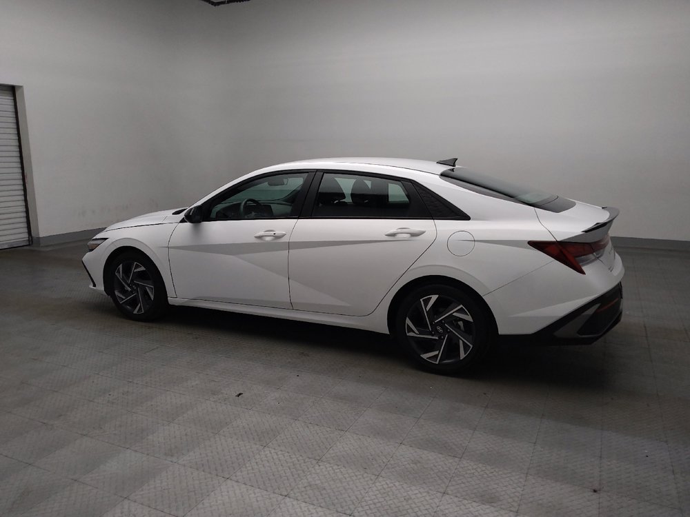 Used 2025 Hyundai Elantra SEL FWD image 3