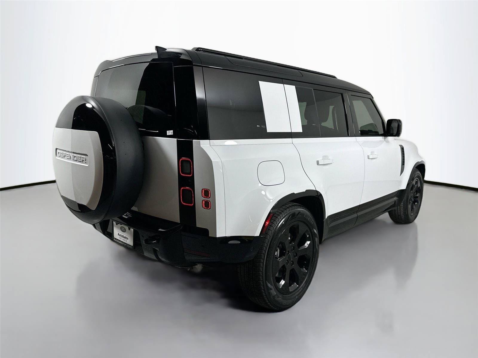 Used 2026 Land Rover Defender 110 X-Dynamic SE AWD/4WD image 5