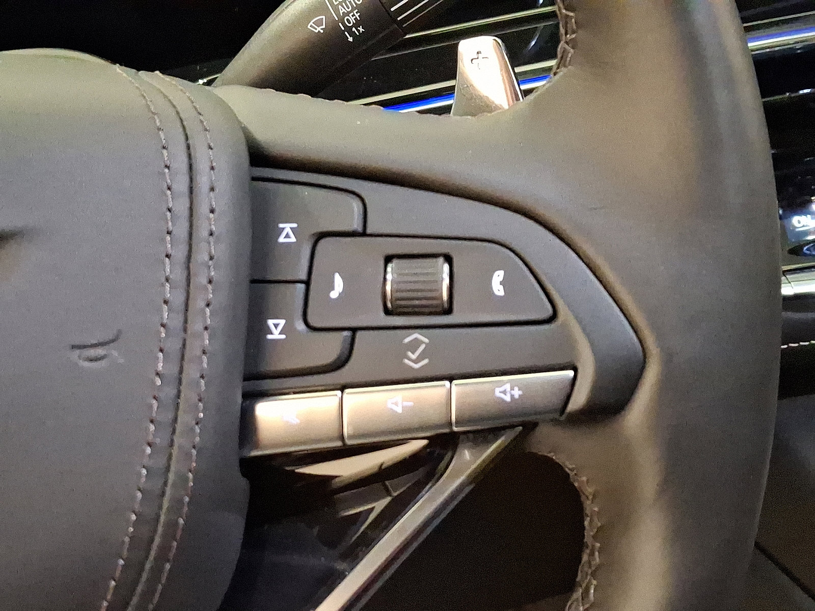 Certified 2024 Cadillac Escalade V w/ LPO, ONYX Package AWD/4WD image 22