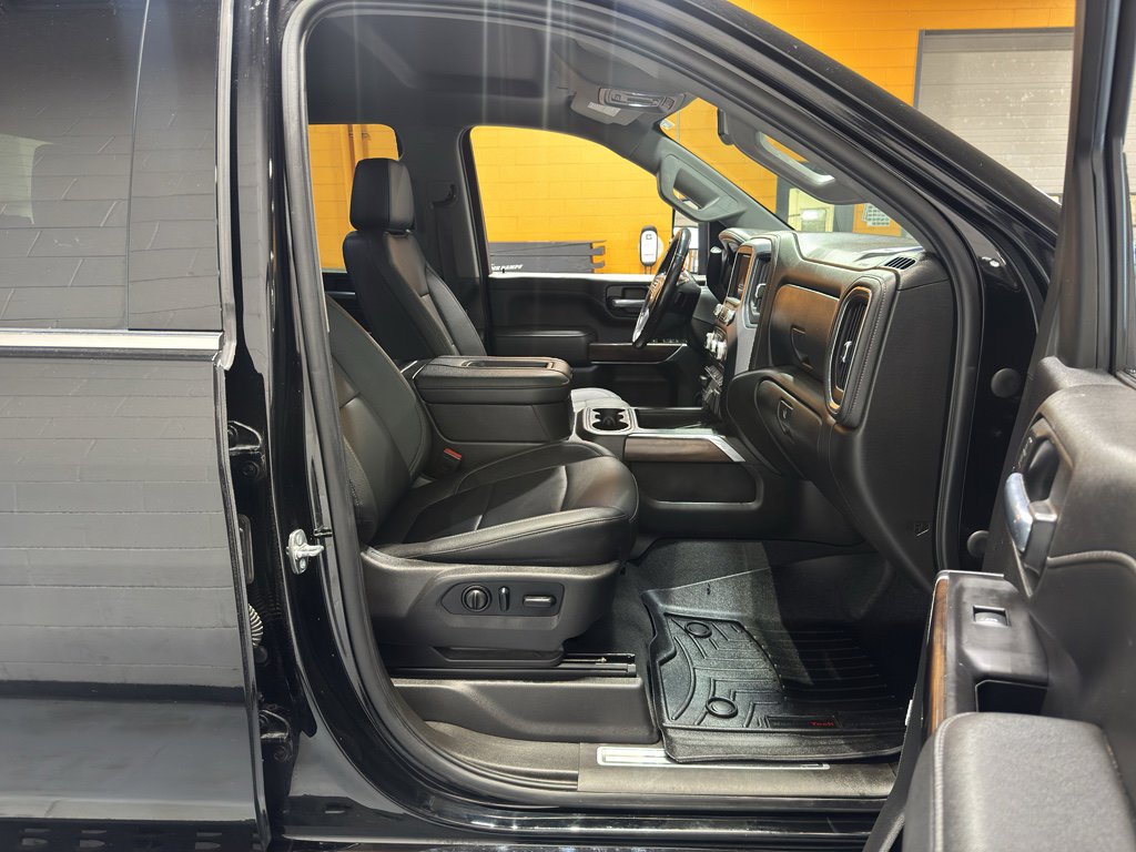 Used 2021 GMC Sierra 3500 SLT w/ SLT Preferred Package image 19
