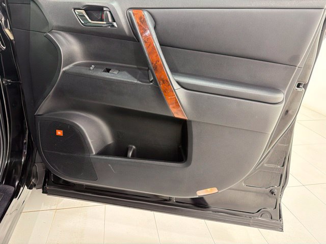 Used 2013 Toyota Highlander Limited AWD/4WD image 18