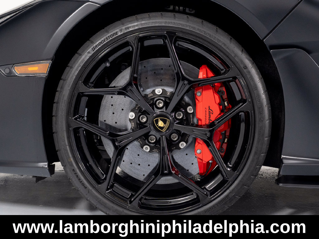 Used 2024 Lamborghini Revuelto AWD/4WD image 10