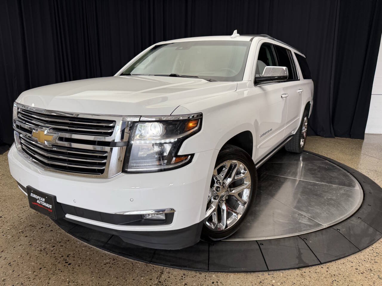 Used 2017 Chevrolet Suburban Premier AWD/4WD image 3
