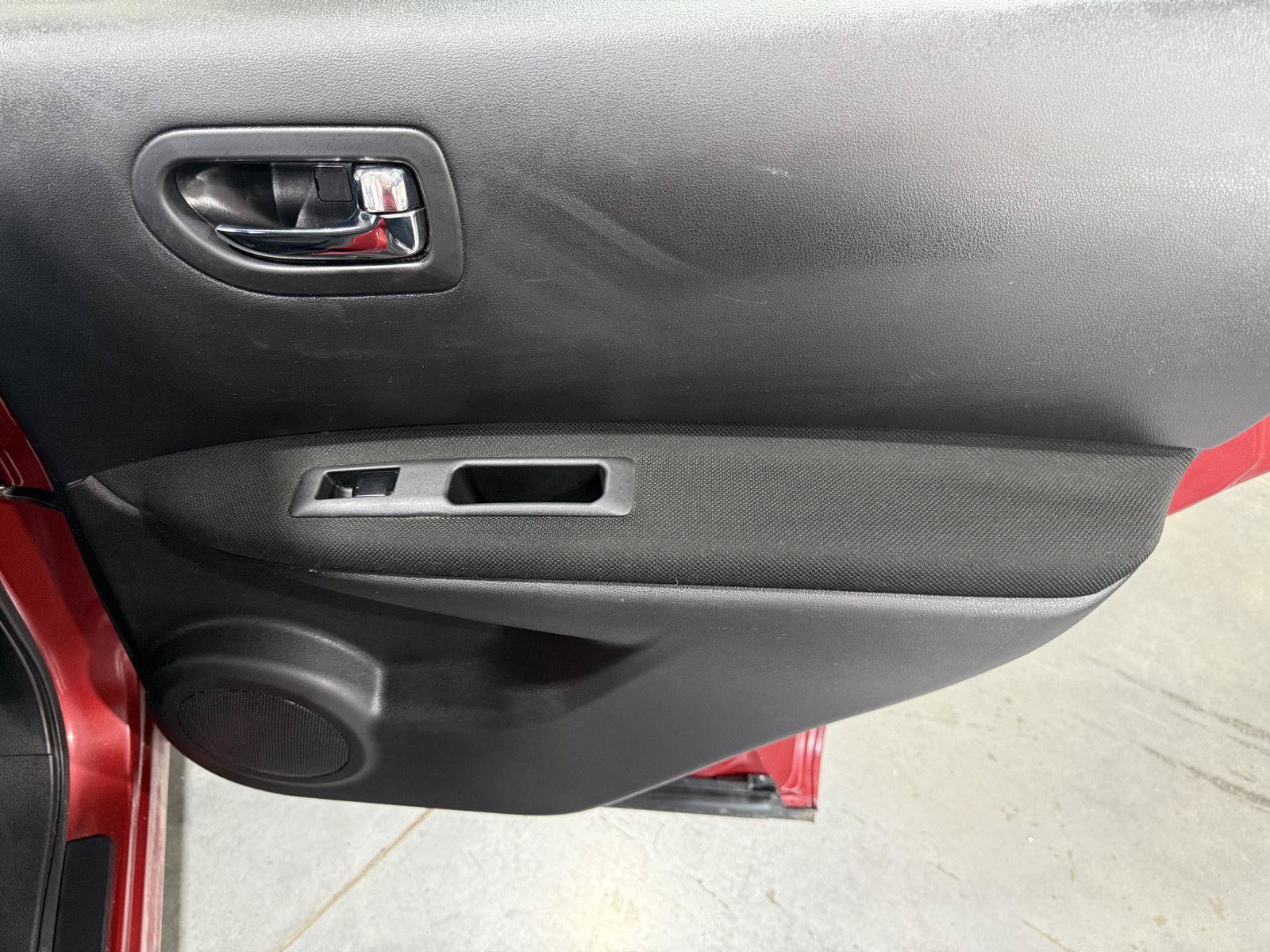 Used 2013 Nissan Rogue S FWD image 24