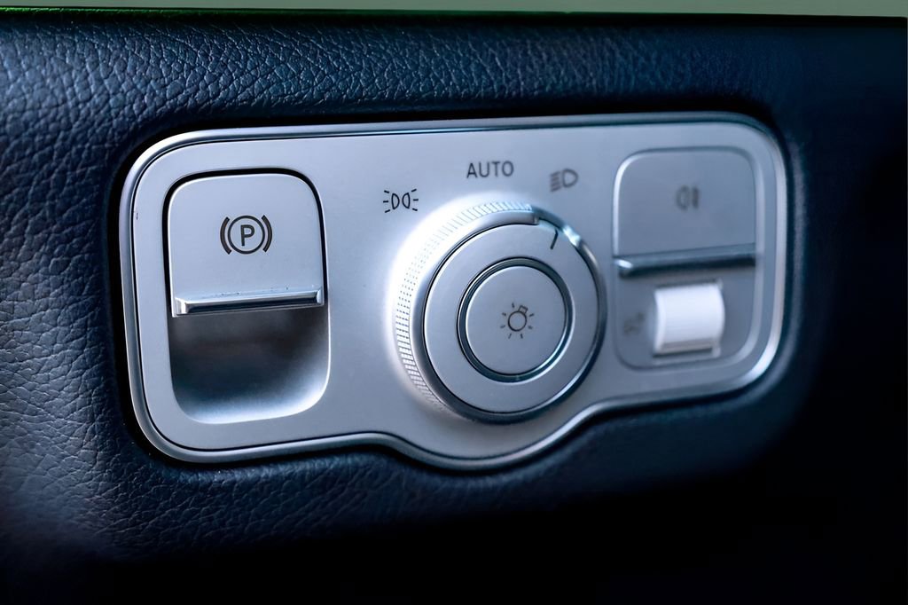 Used 2024 Mercedes-Benz GLE 450e 4MATIC w/ AMG Line Exterior image 35