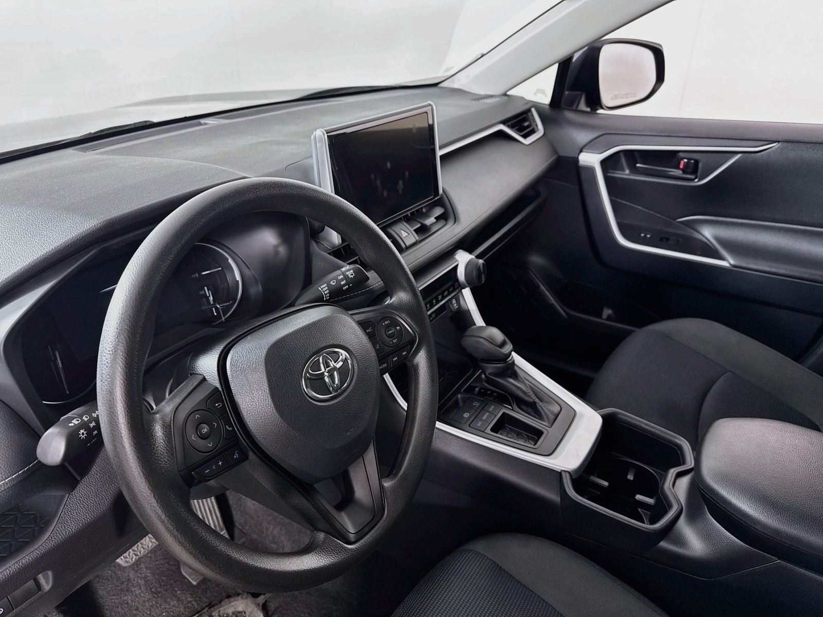 Certified 2025 Toyota RAV4 LE FWD image 9