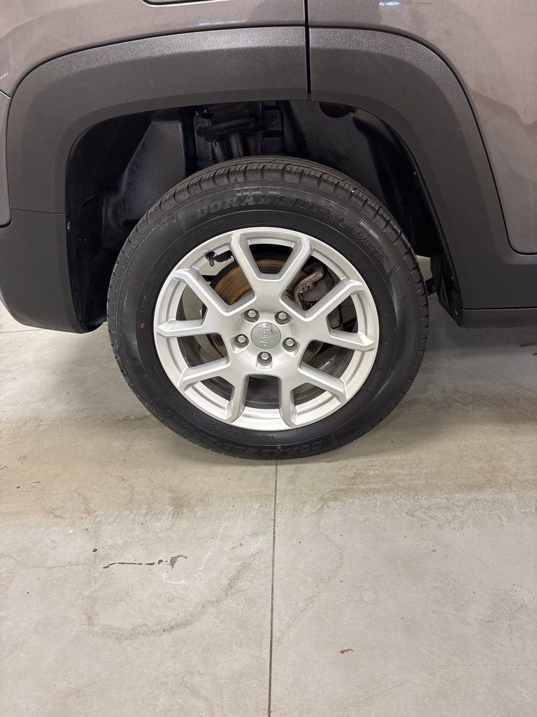 Used 2021 Jeep Renegade Latitude AWD/4WD image 31