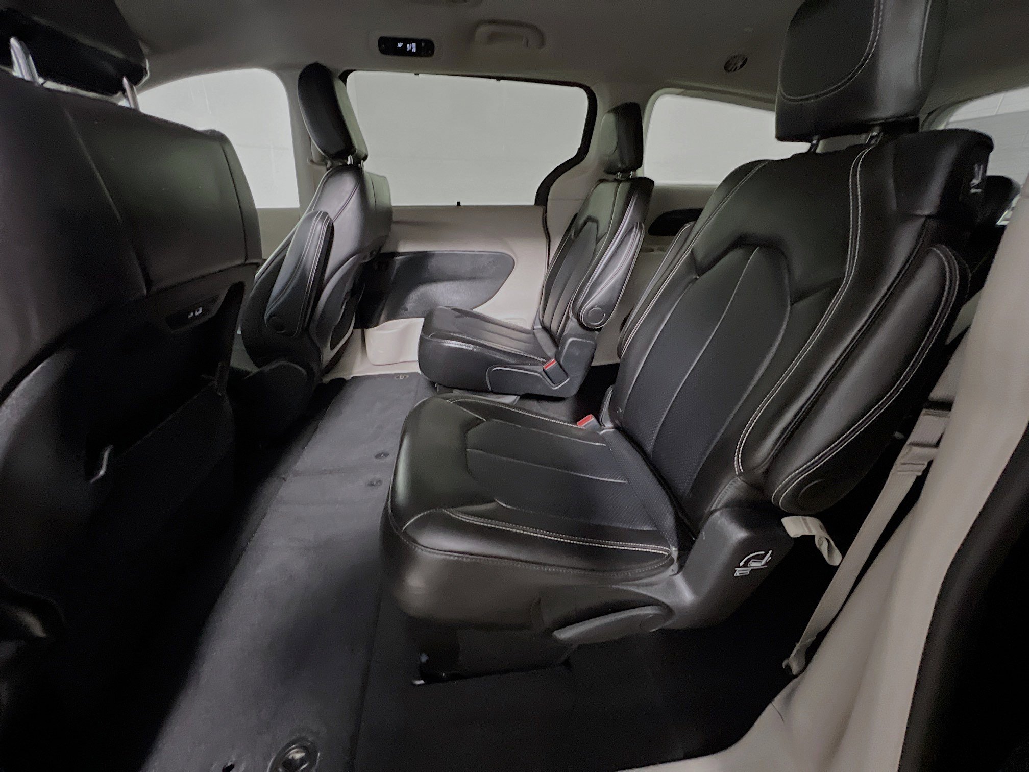 Used 2024 Chrysler Pacifica Touring-L FWD image 29
