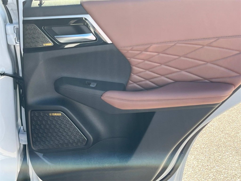 New 2025 Mitsubishi Outlander SEL image 16