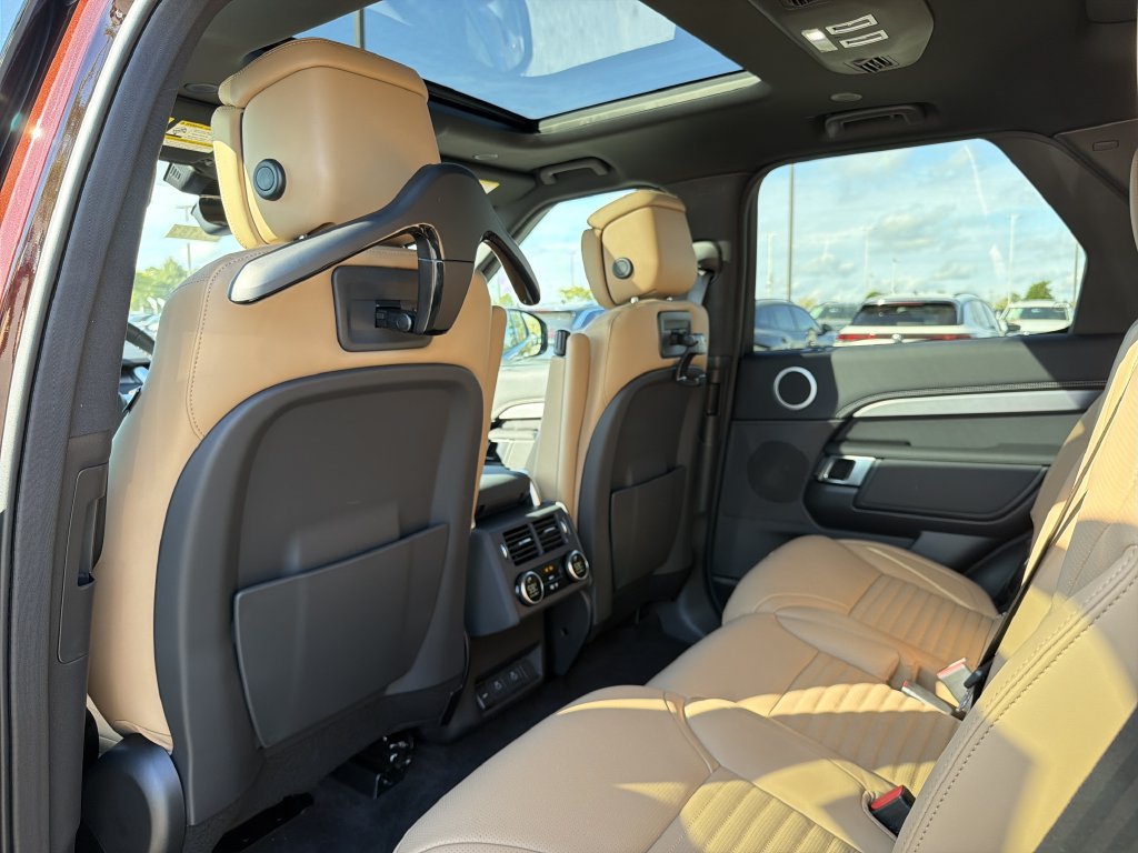 New 2026 Land Rover Discovery Limited Edition AWD/4WD image 11