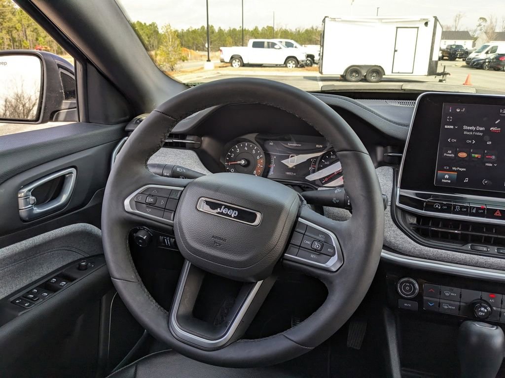 Certified 2025 Jeep Compass Latitude image 25