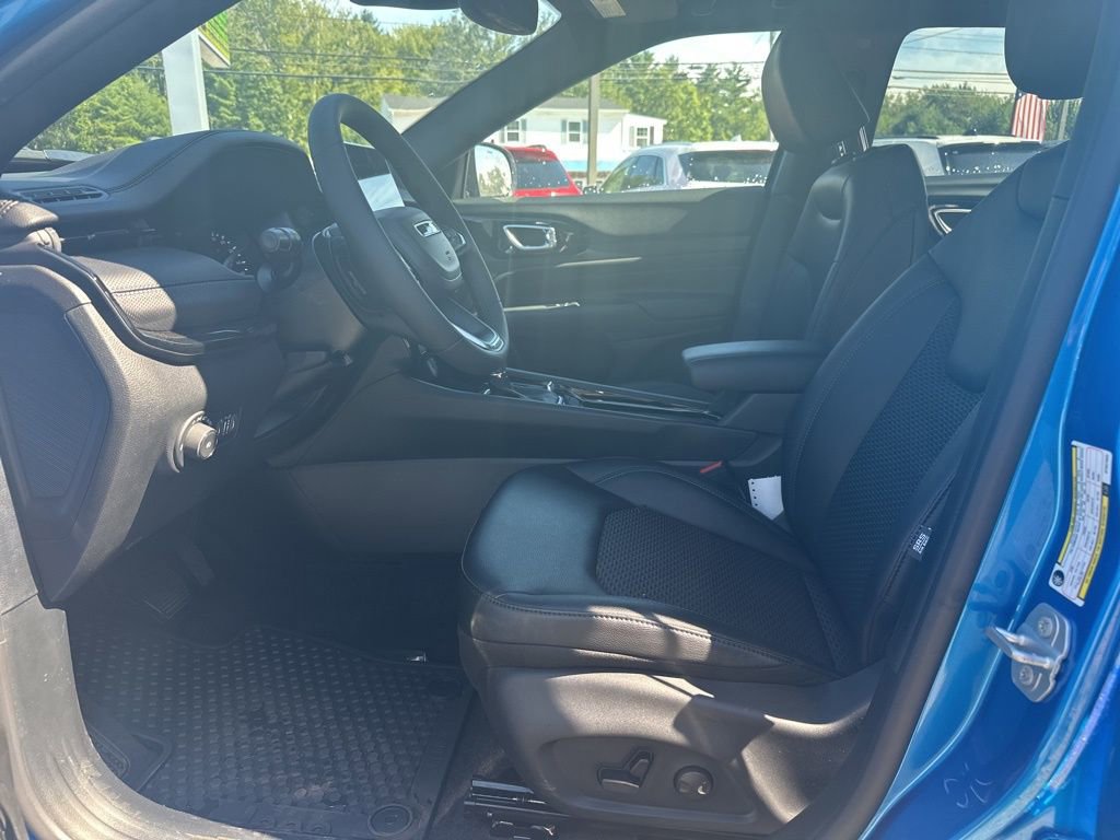 New 2025 Jeep Compass Latitude w/ Sun & Sound Group image 10