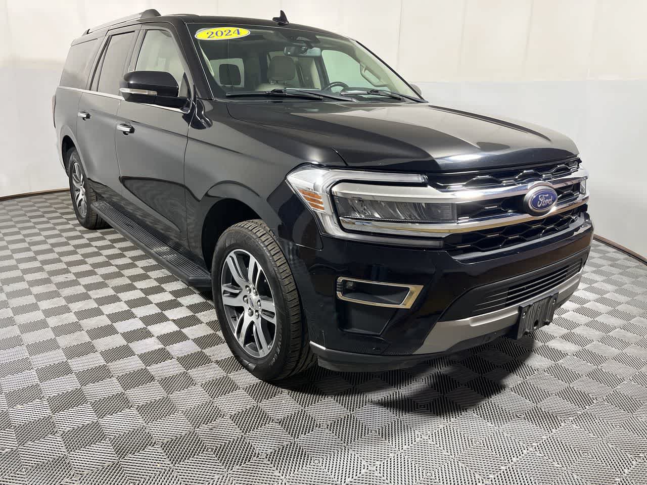 Used 2024 Ford Expedition Max Limited AWD/4WD image 2