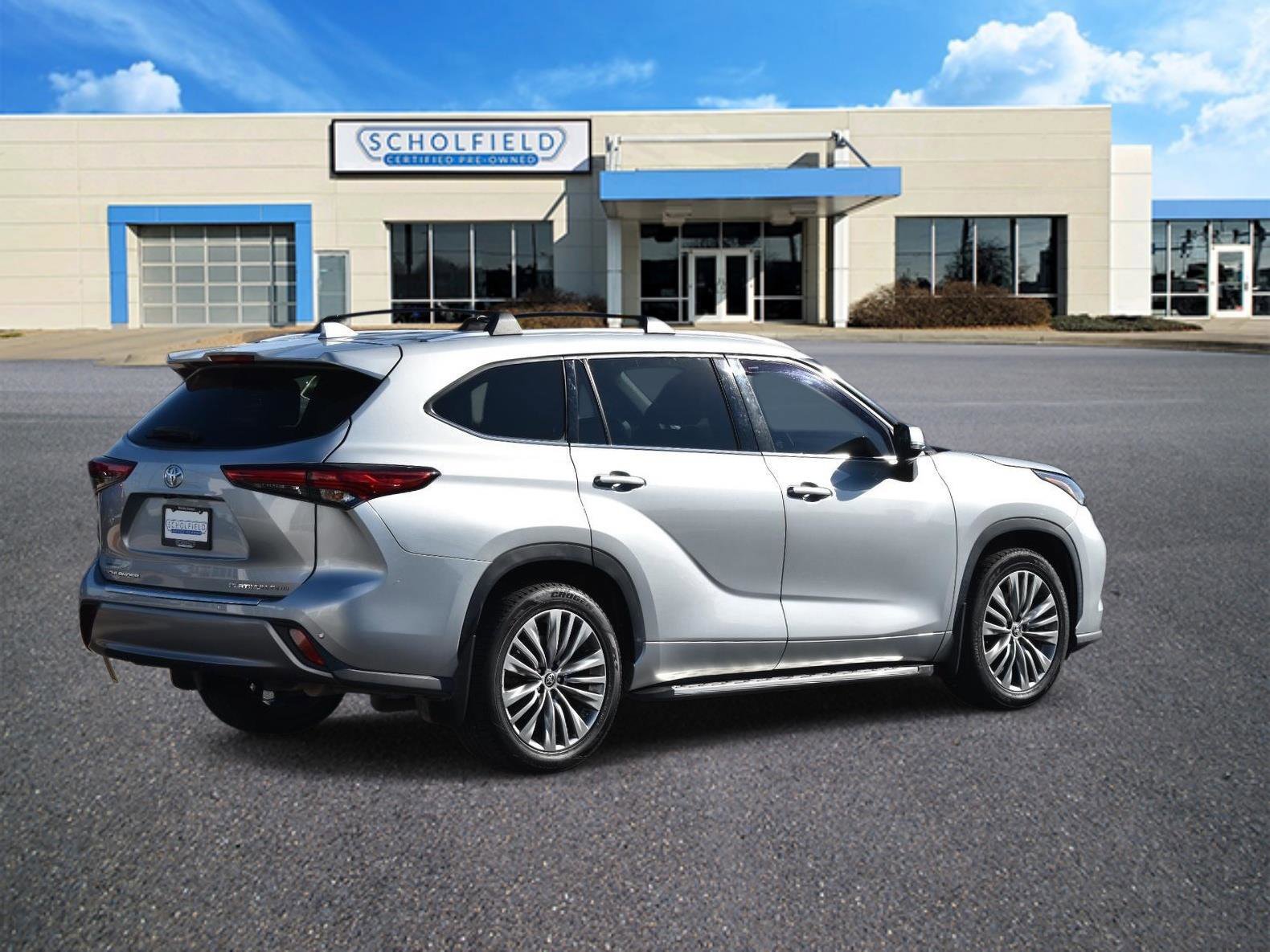 Used 2021 Toyota Highlander Platinum image 3