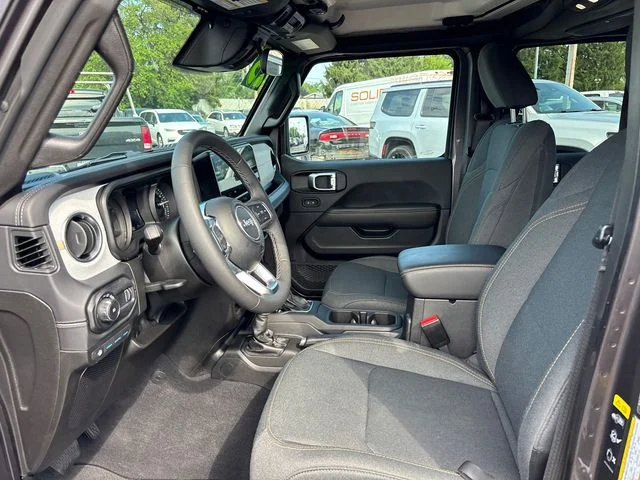 Used 2025 Jeep Wrangler Unlimited Sahara AWD/4WD image 6
