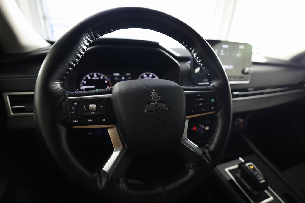 Used 2023 Mitsubishi Outlander SE image 21