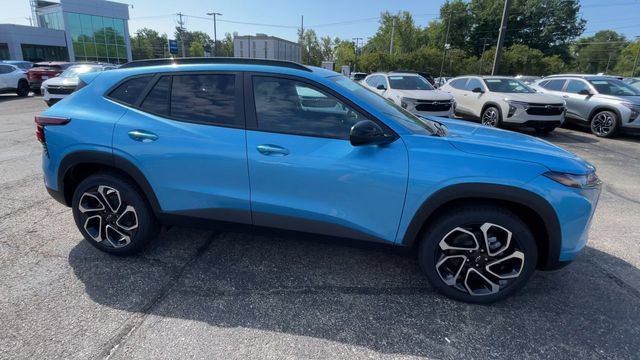 New 2026 Chevrolet Trax RS w/ Sunroof Package FWD image 3