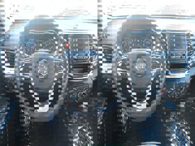 Used 2016 Jeep Cherokee Sport image 14