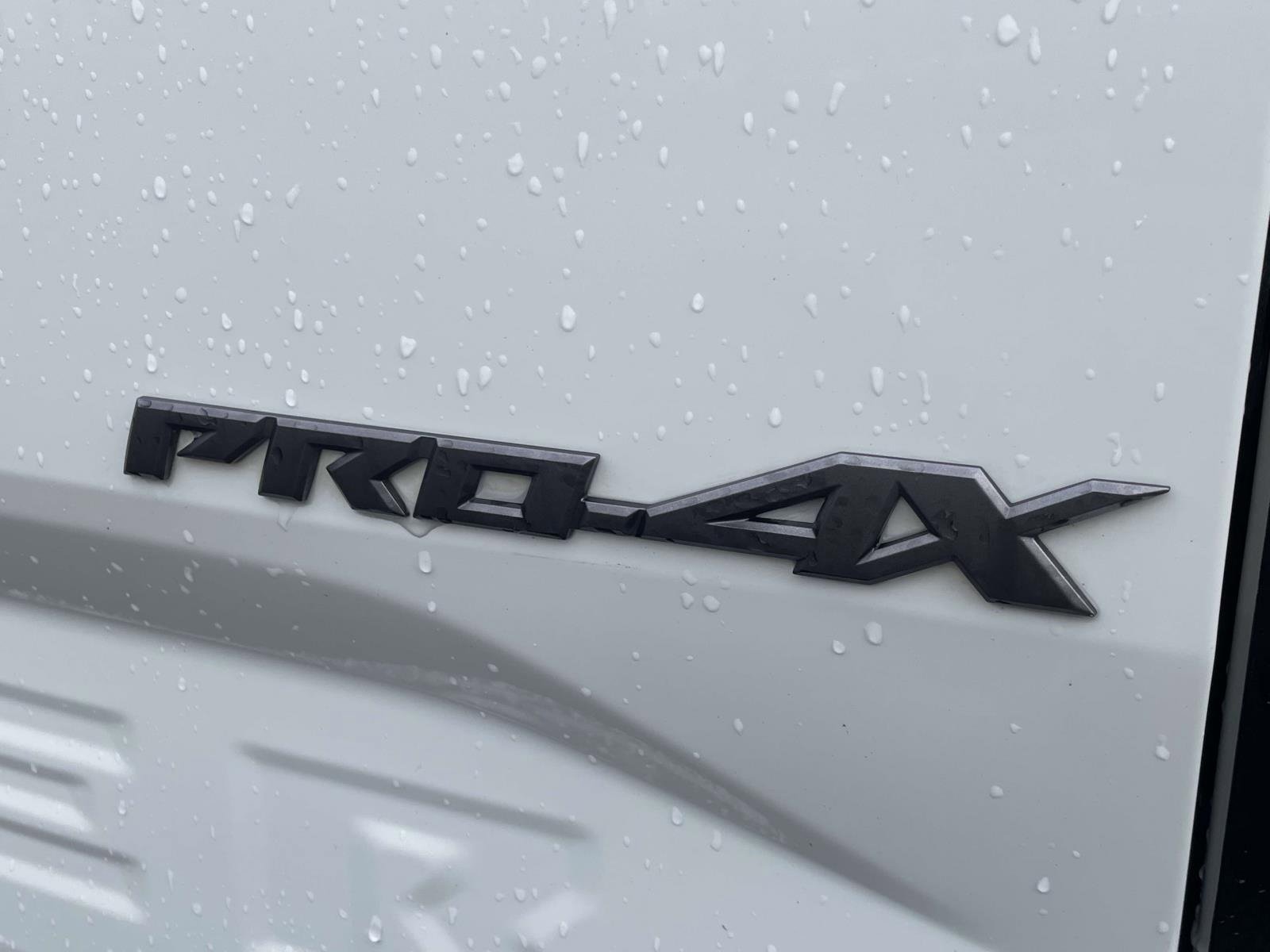 Used 2022 Nissan Frontier PRO-4X image 5