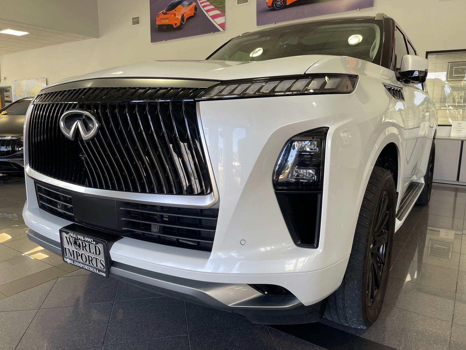 Used 2025 INFINITI QX80 Sensory AWD/4WD image 11