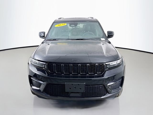 Used 2023 Jeep Grand Cherokee Altitude image 2
