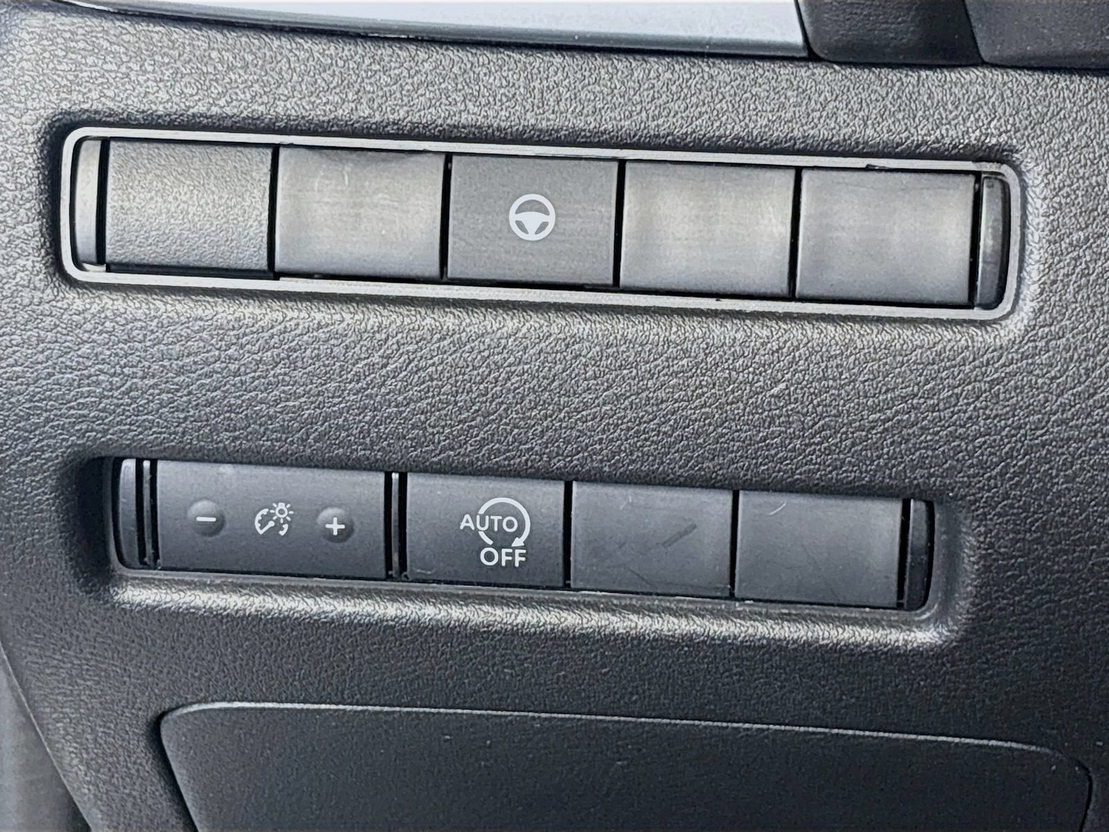 Used 2023 Nissan Rogue SV AWD/4WD image 10