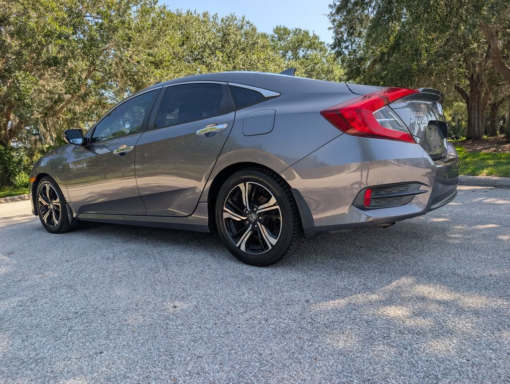 Used 2017 Honda Civic Touring image 5