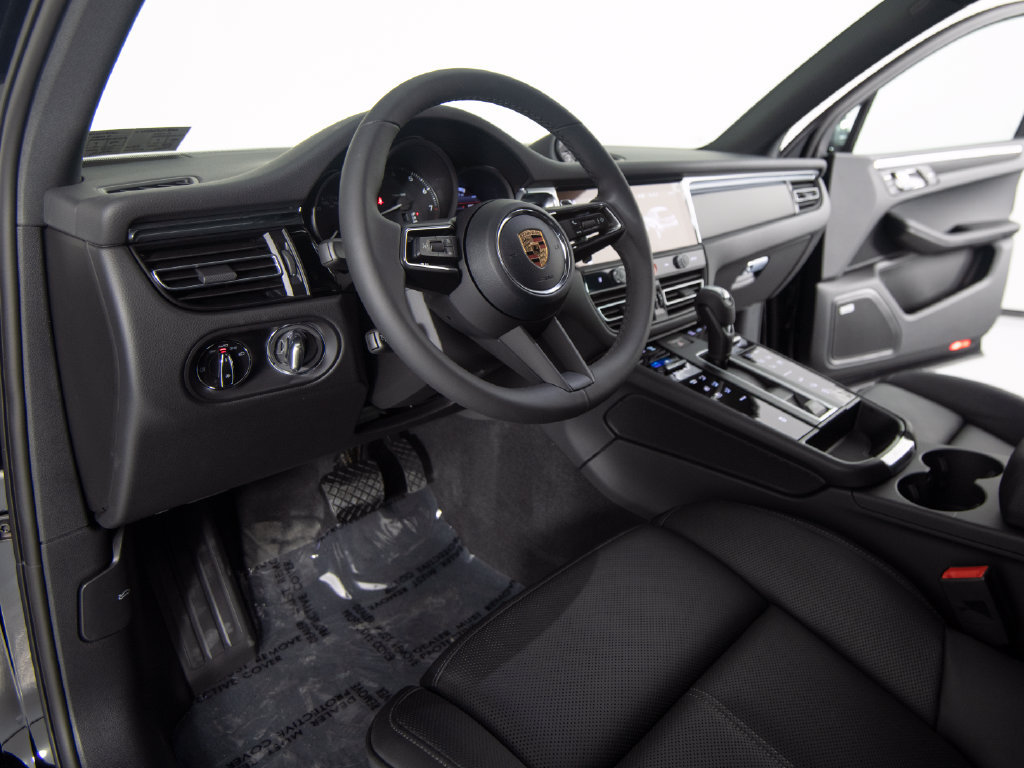 Certified 2026 Porsche Macan AWD/4WD image 14
