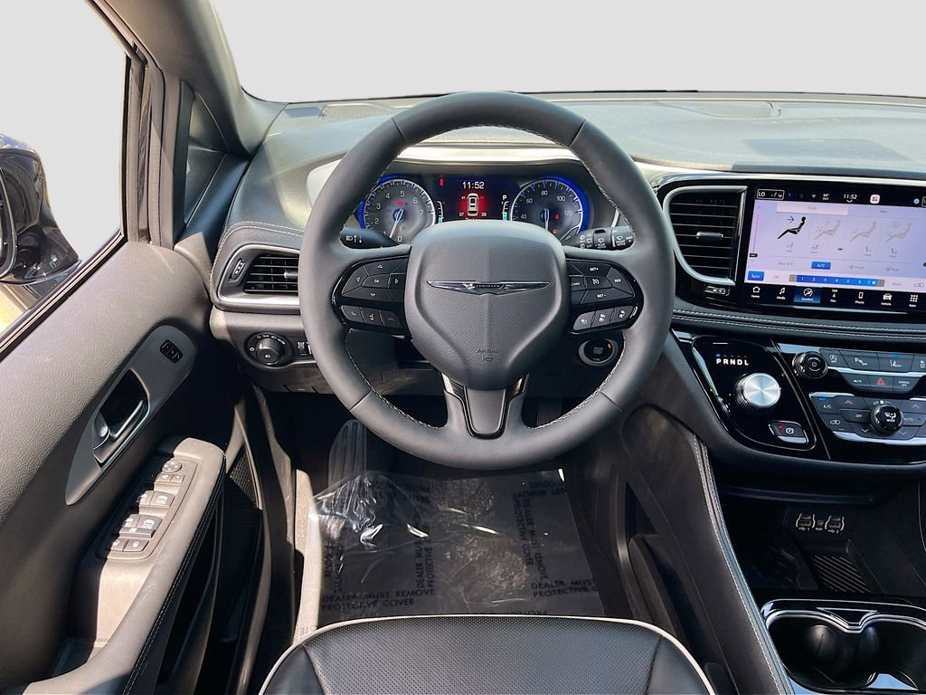 Used 2025 Chrysler Pacifica Limited FWD image 23