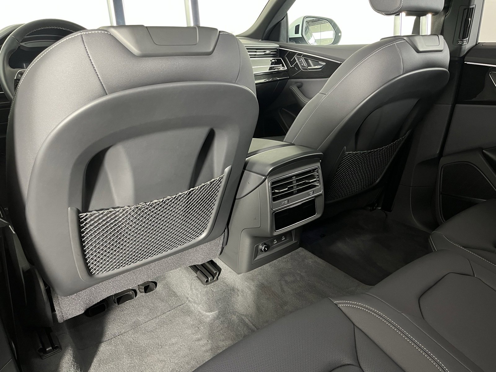 Used 2025 Audi Q8 Premium Plus w/ Premium Plus Package image 23