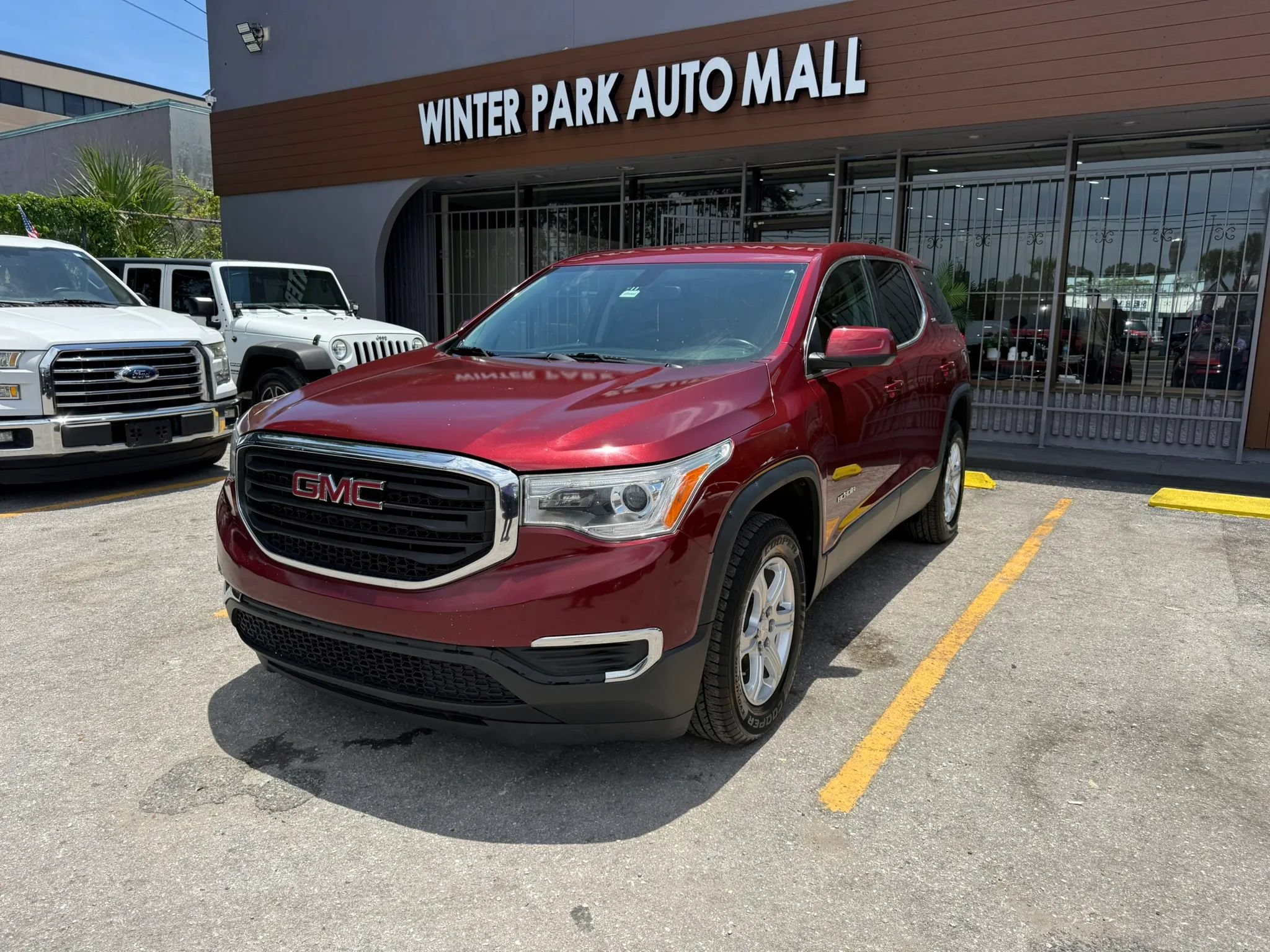 Used 2017 GMC Acadia SLE FWD image 1