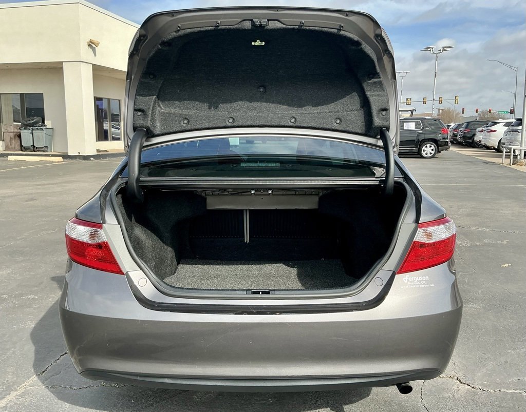 Used 2016 Toyota Camry LE image 17