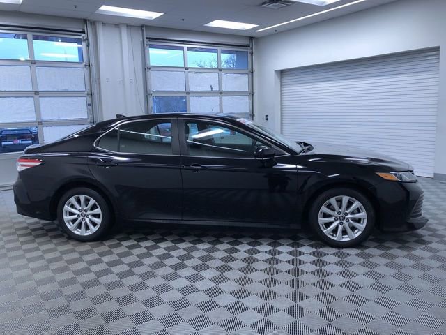 Certified 2020 Toyota Camry LE image 33