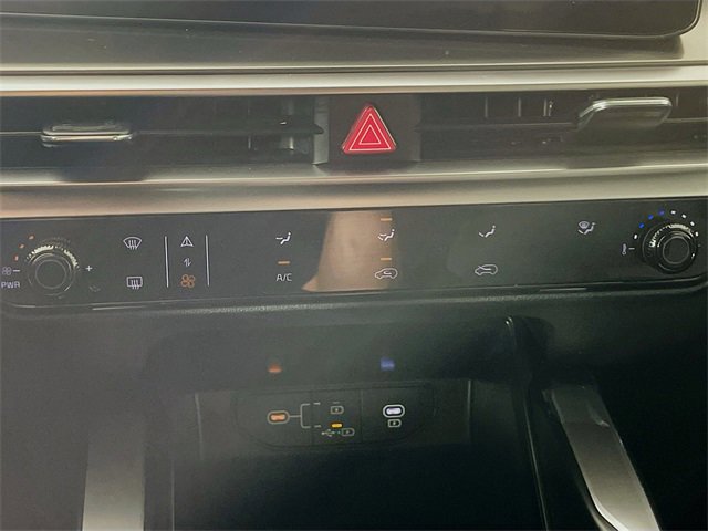 Used 2025 Kia Sorento LX image 16