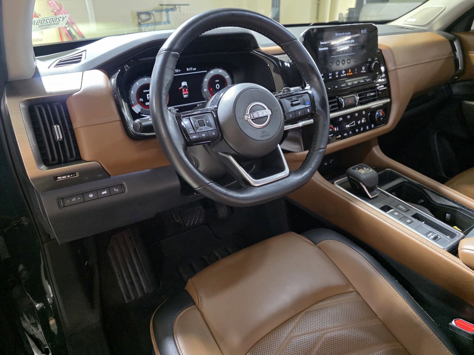 Used 2023 Nissan Pathfinder Platinum image 17