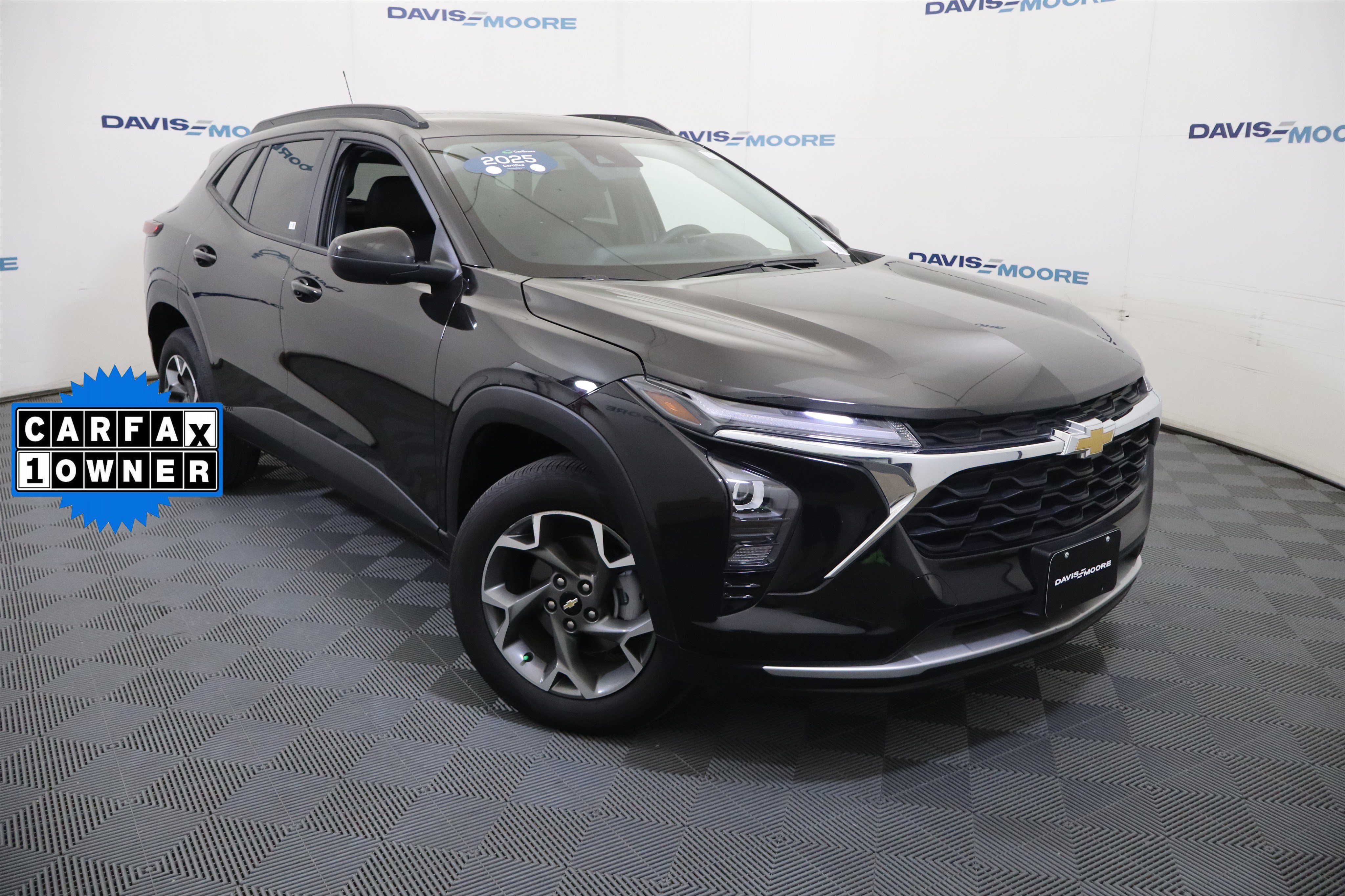 Certified 2025 Chevrolet Trax LT FWD image 2
