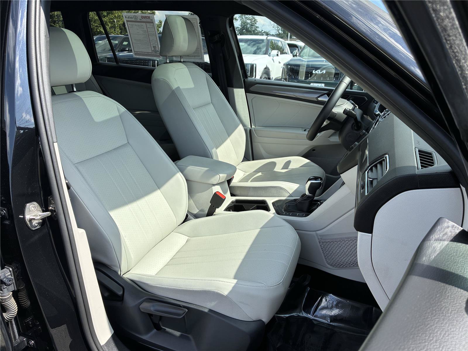 Used 2023 Volkswagen Tiguan SE R-Line FWD image 12