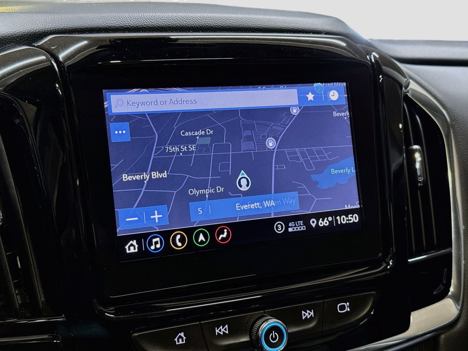 Used 2021 Chevrolet Traverse Premier w/ Redline Edition AWD/4WD image 16