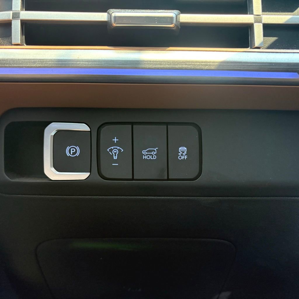 Used 2024 Hyundai Santa Fe Limited image 30