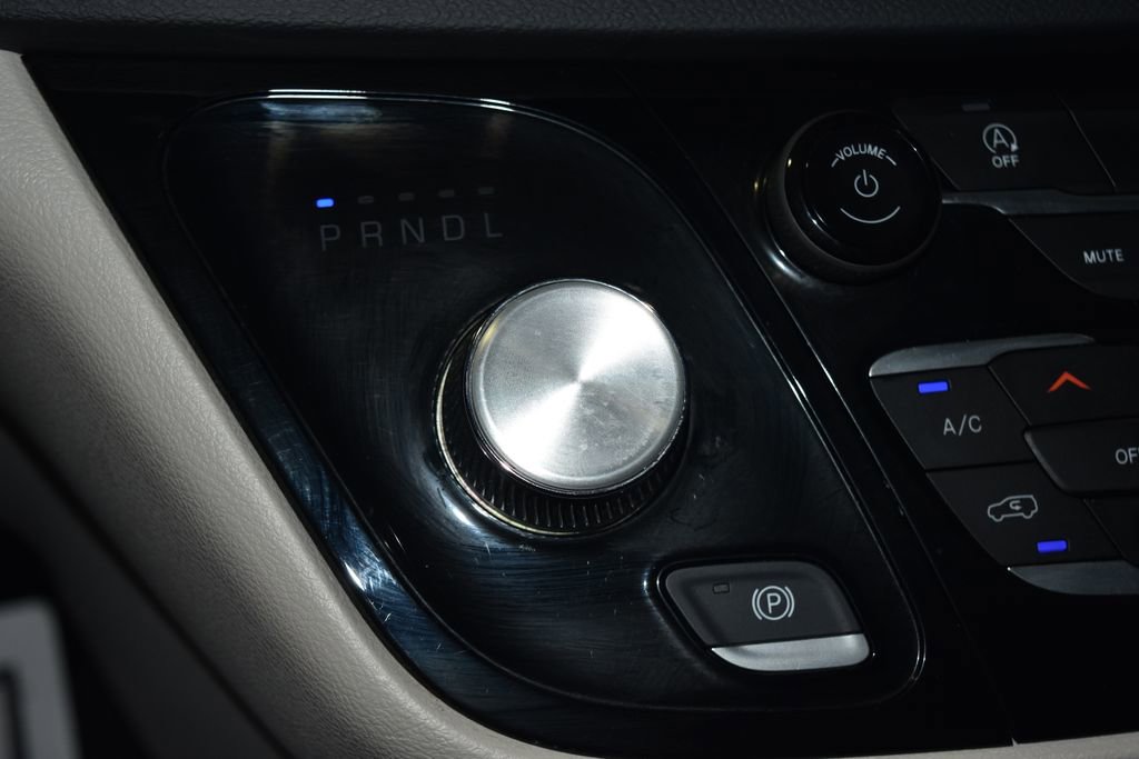 Used 2023 Chrysler Voyager LX FWD image 13