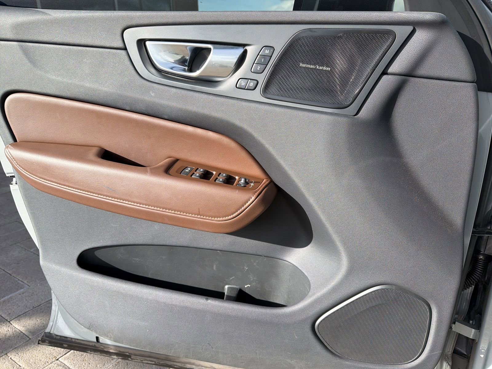 Certified 2025 Volvo XC60 T8 Plus w/ Protection Package Premier image 69