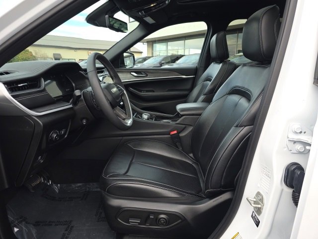 Used 2024 Jeep Grand Cherokee L Limited w/ Luxury Tech Group II image 13