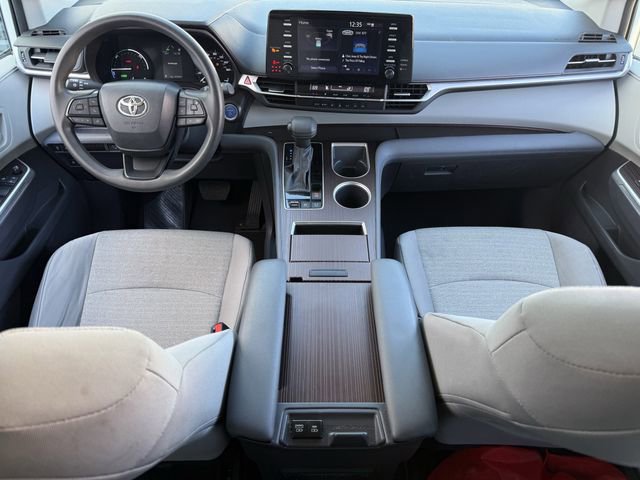 Used 2024 Toyota Sienna LE image 10