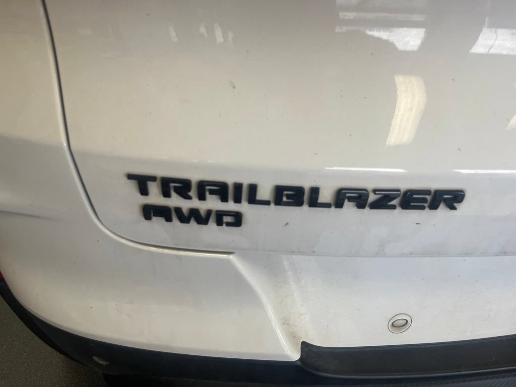Used 2021 Chevrolet TrailBlazer RS w/ Sun and Liftgate Package AWD/4WD image 7