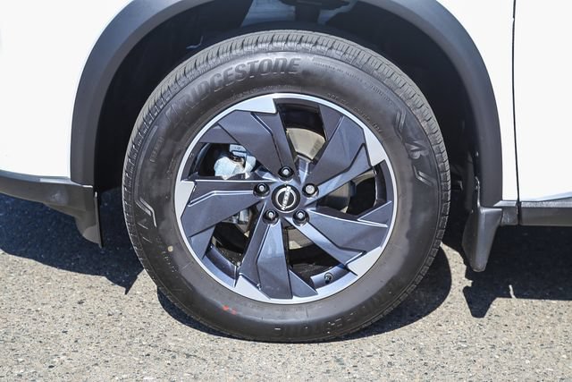 Used 2024 Nissan Rogue SV w/ SV Premium Package FWD image 11