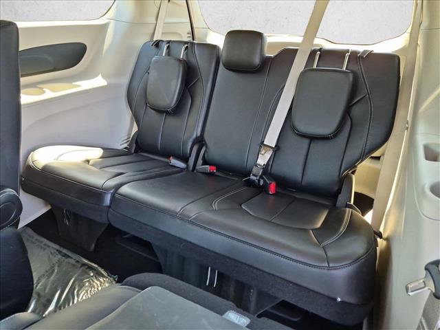 Used 2024 Chrysler Pacifica Limited FWD image 19